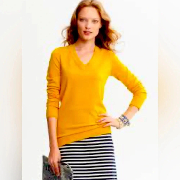 Banana Republic Women’s V-Neck Extra Fine Merino Wool Spandex Gold/Yellow XS EUC - Picture 1 of 9